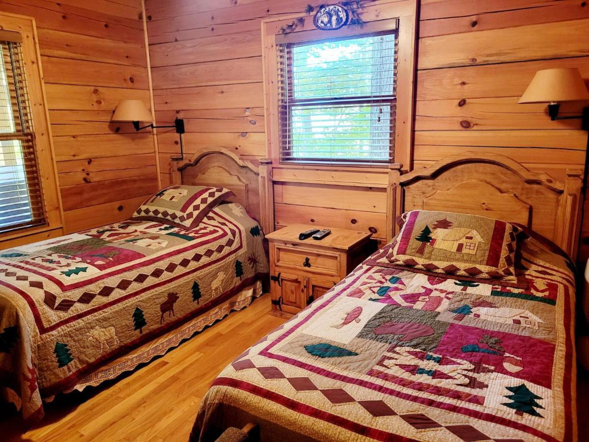 Red Wolf Cabin In Maggie Valley Extérieur photo