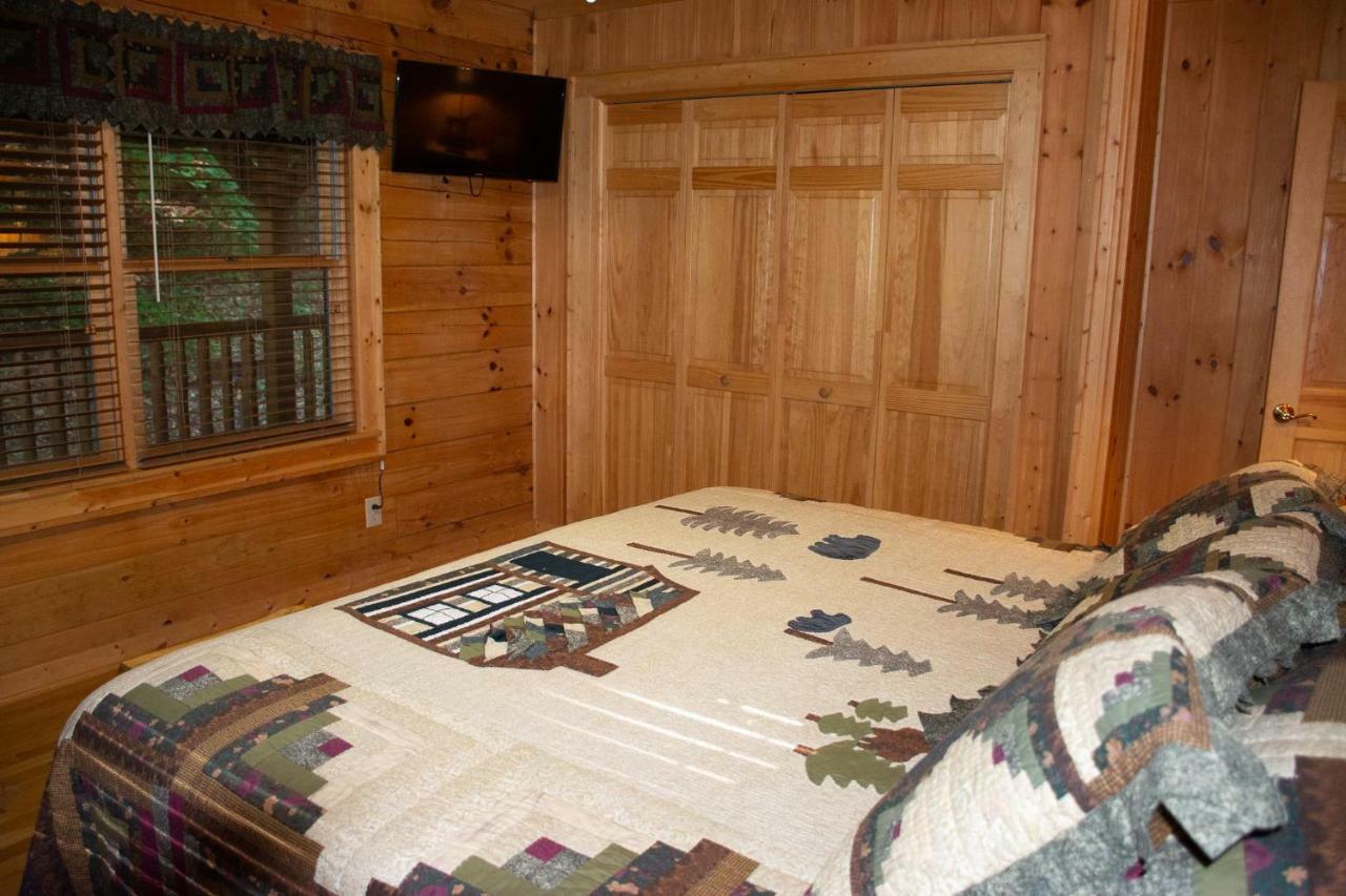 Red Wolf Cabin In Maggie Valley Extérieur photo